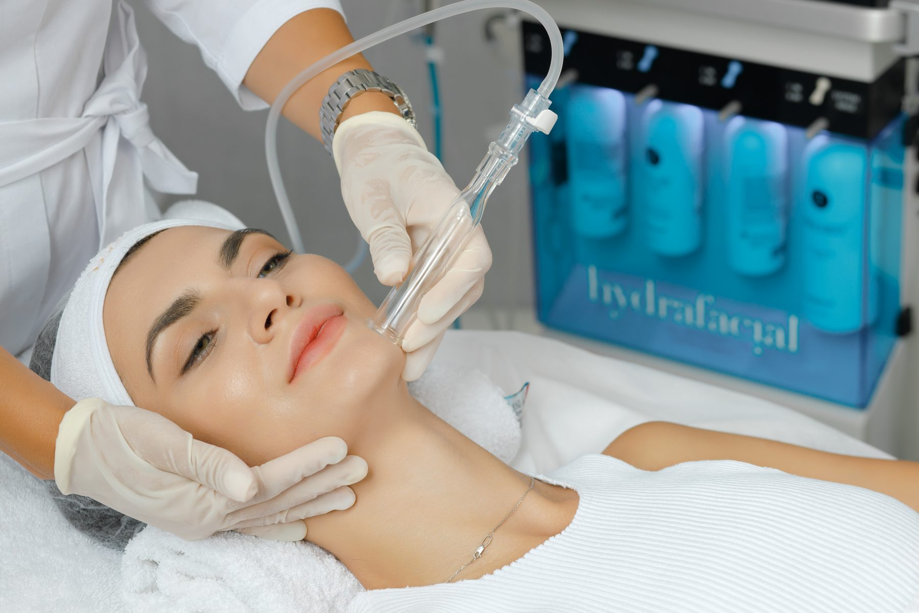 Процедура HydraFacial в клинике MEDIVA